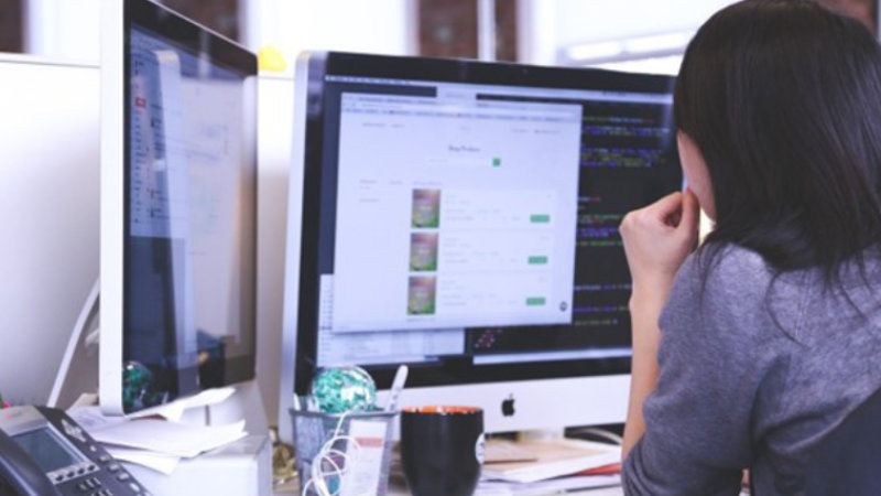 Woman in front of a computer